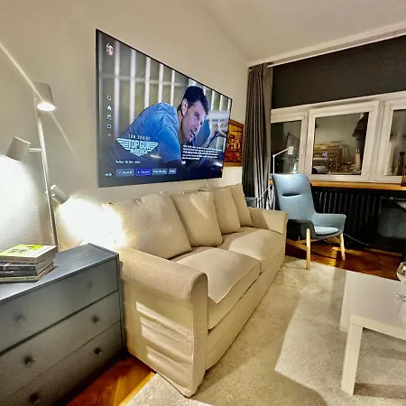Apartment Metro Wifi 1gbs 75'tv Netflix Hbo Warsaw