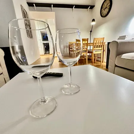 Metro Wifi 1gbs 75'tv Netflix Hbo Lejlighed