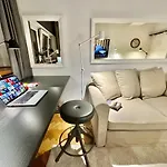 Apartment Metro Wifi 1gbs 75'tv Netflix Hbo Warsaw