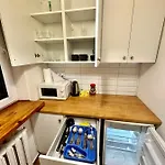 Apartment Metro Wifi 1gbs 75'tv Netflix Hbo *